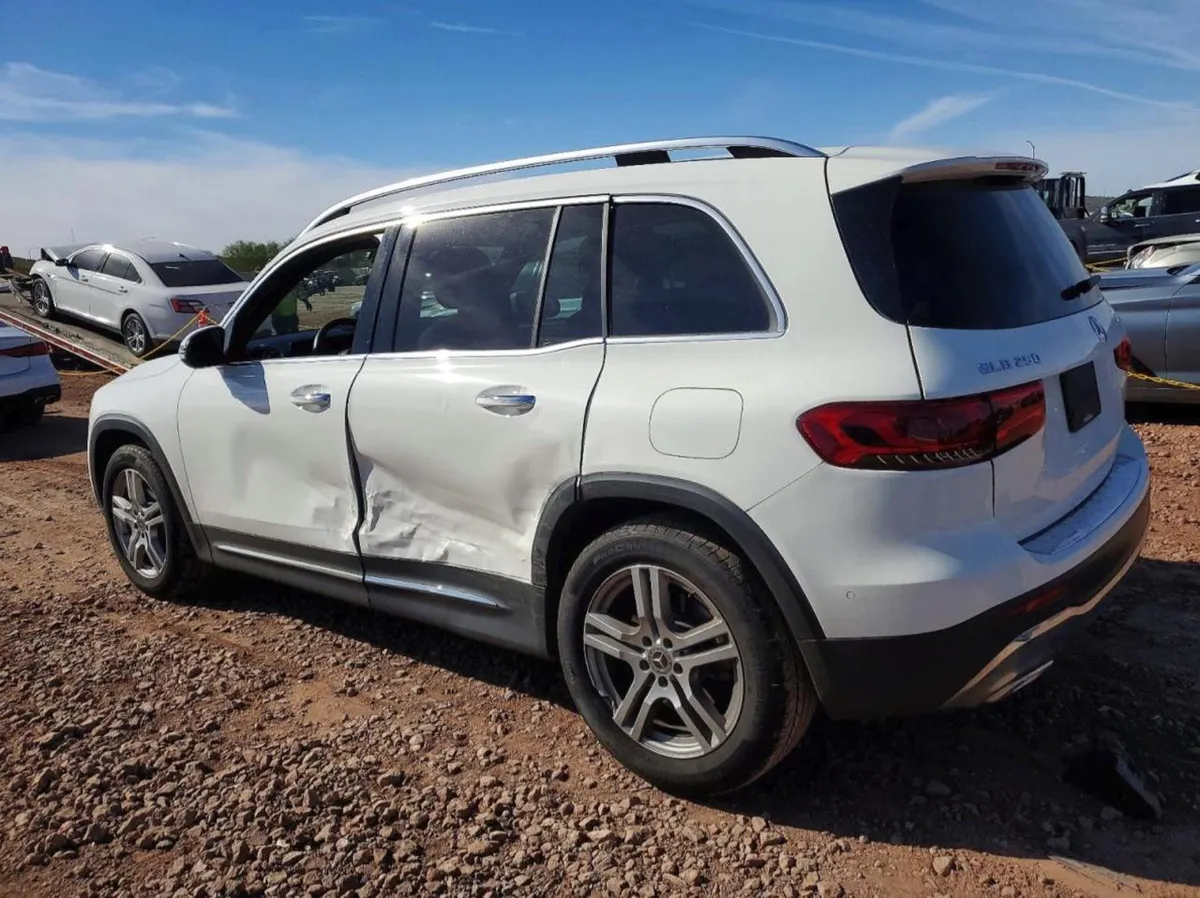 MERCEDES-BENZ GLB 250 2023