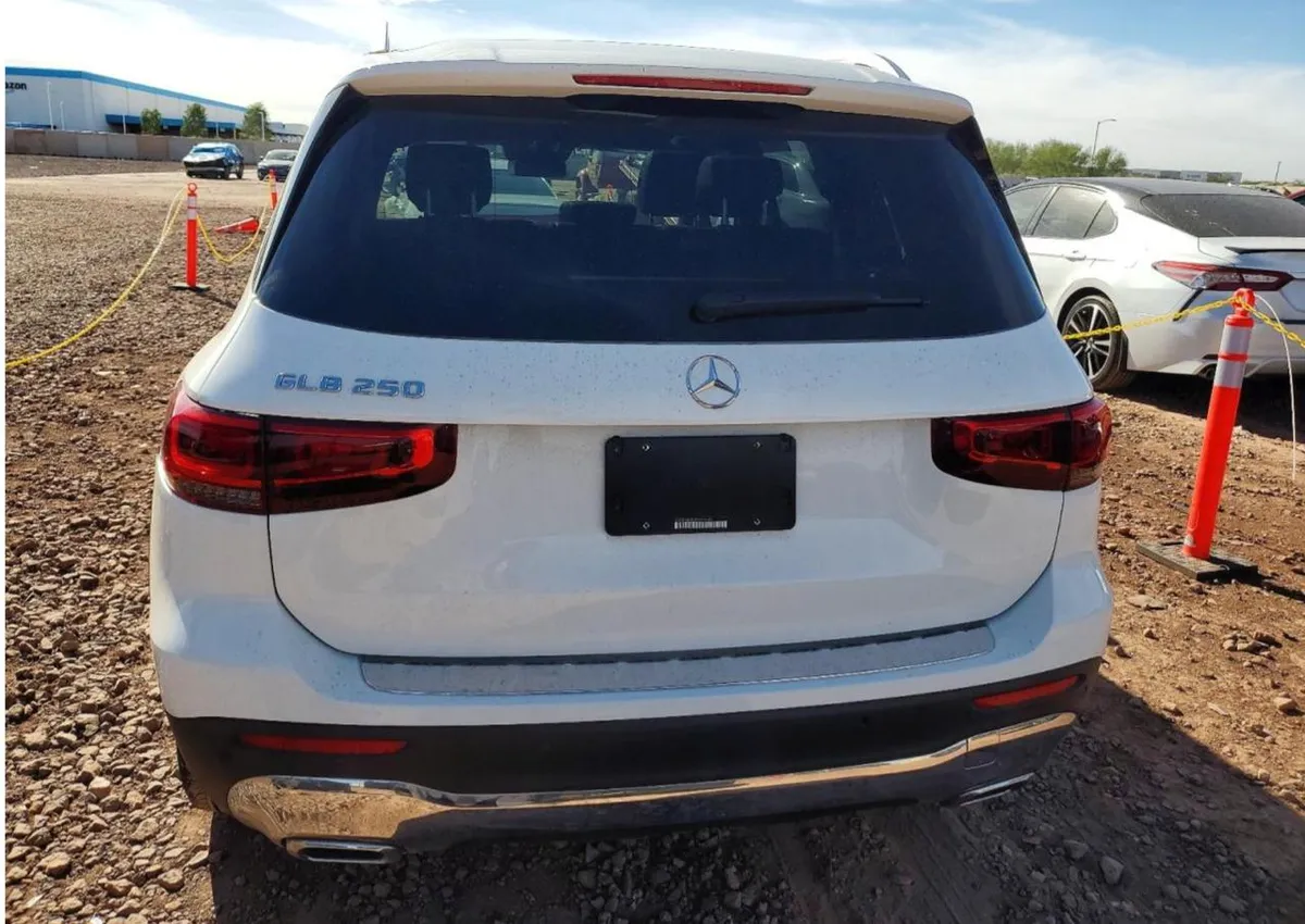 MERCEDES-BENZ GLB 250 2023