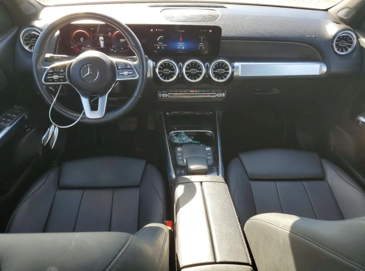 MERCEDES-BENZ GLB 250 2023