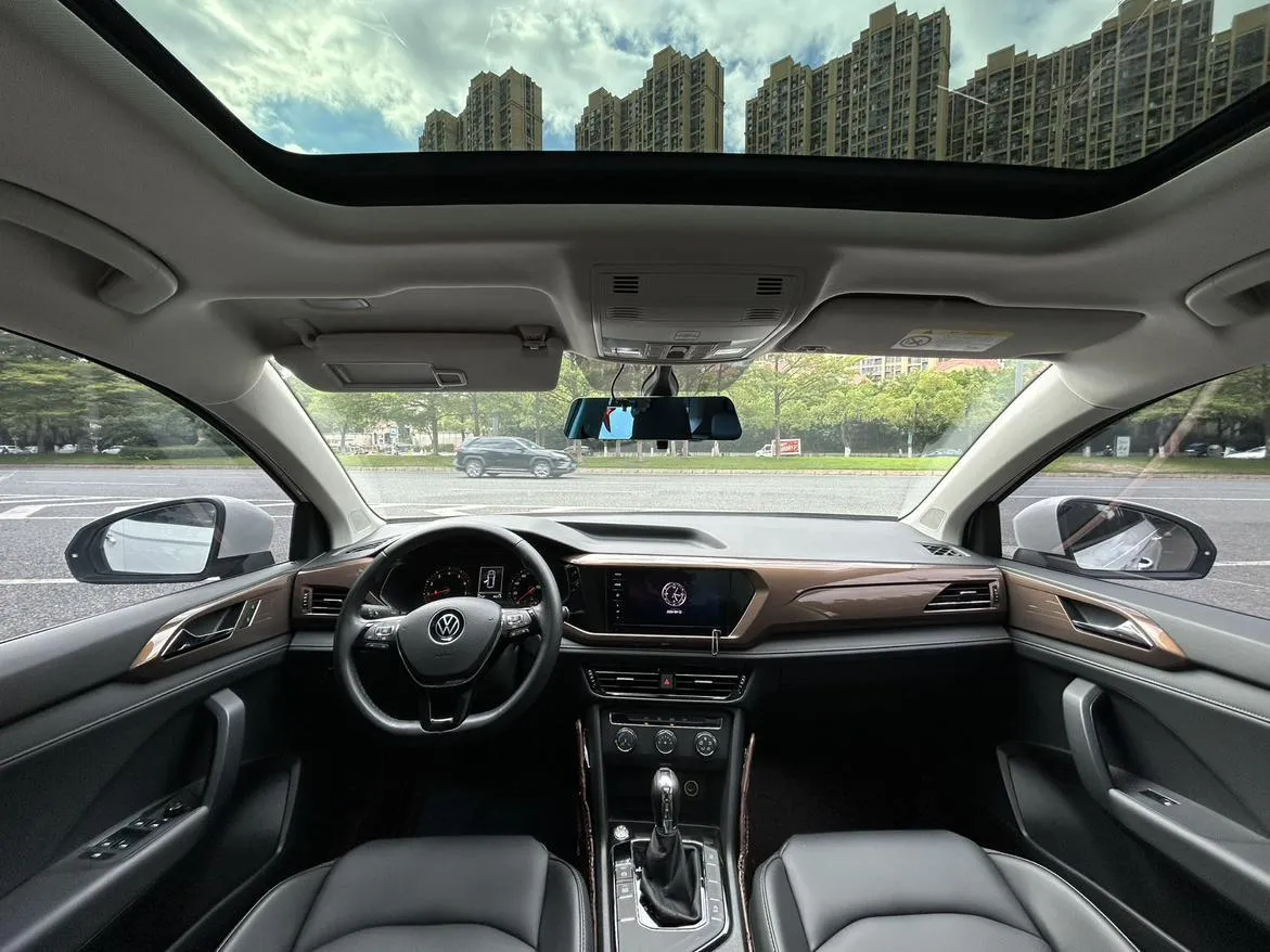 VOLKSWAGEN THARU 2022
