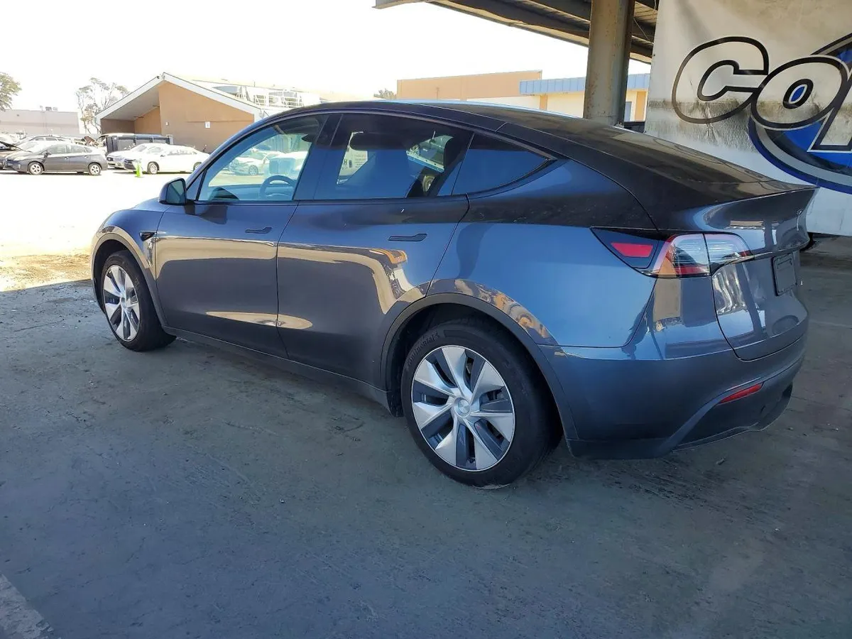 TESLA MODEL Y 2023