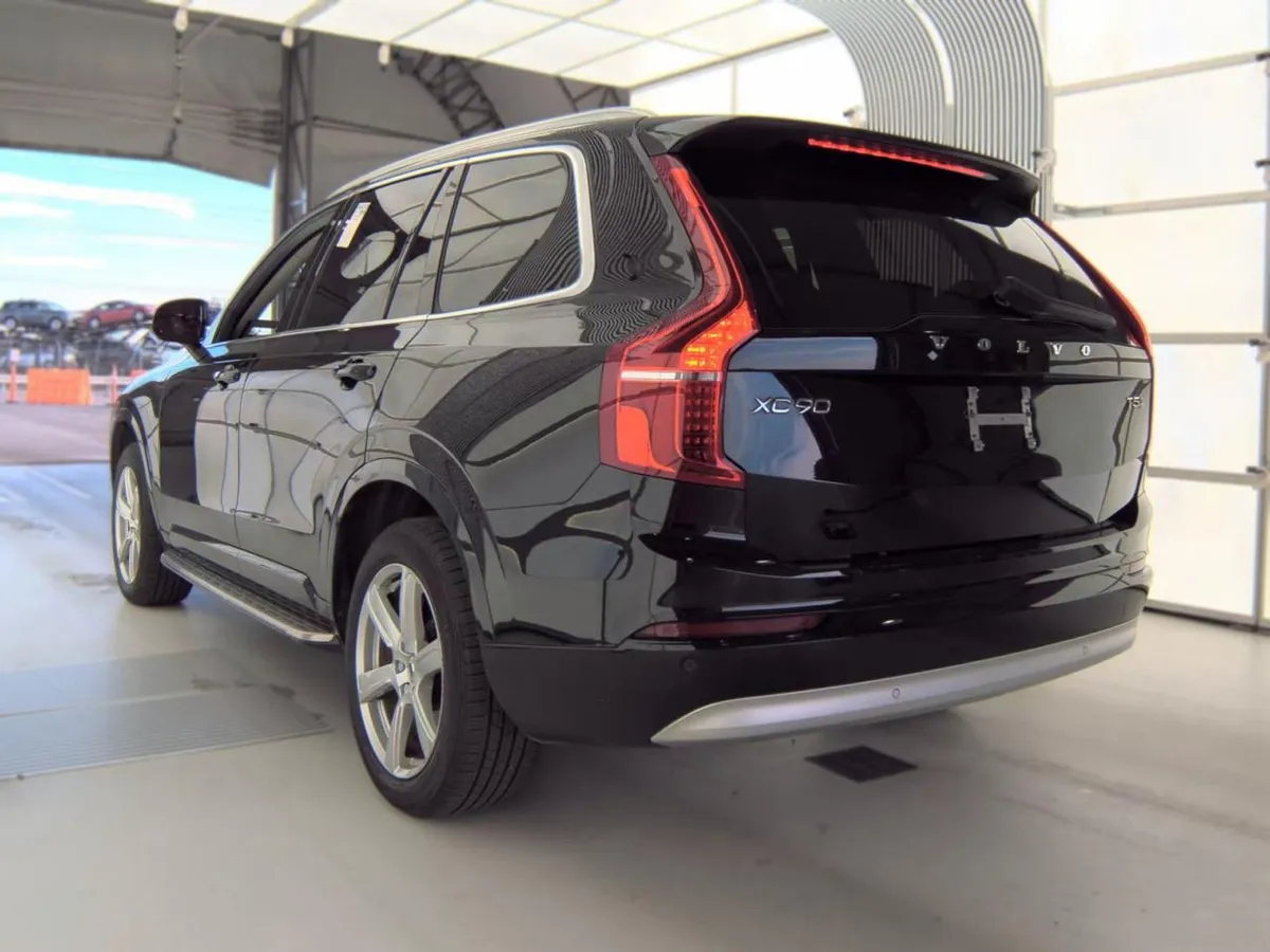VOLVO XC90 T5 MOMENTUM 7-PASSENGER 2022