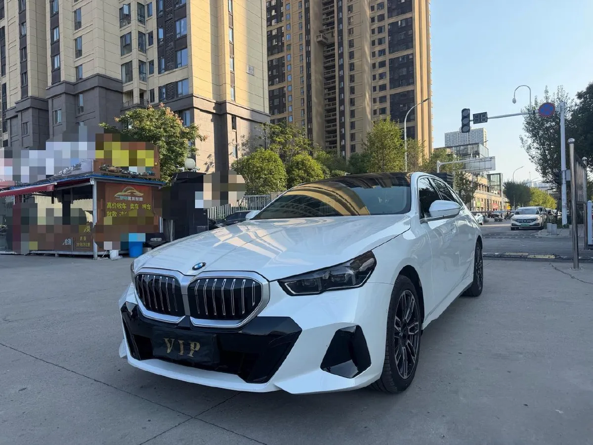 BMW 5 SERIES LUXURY 2025