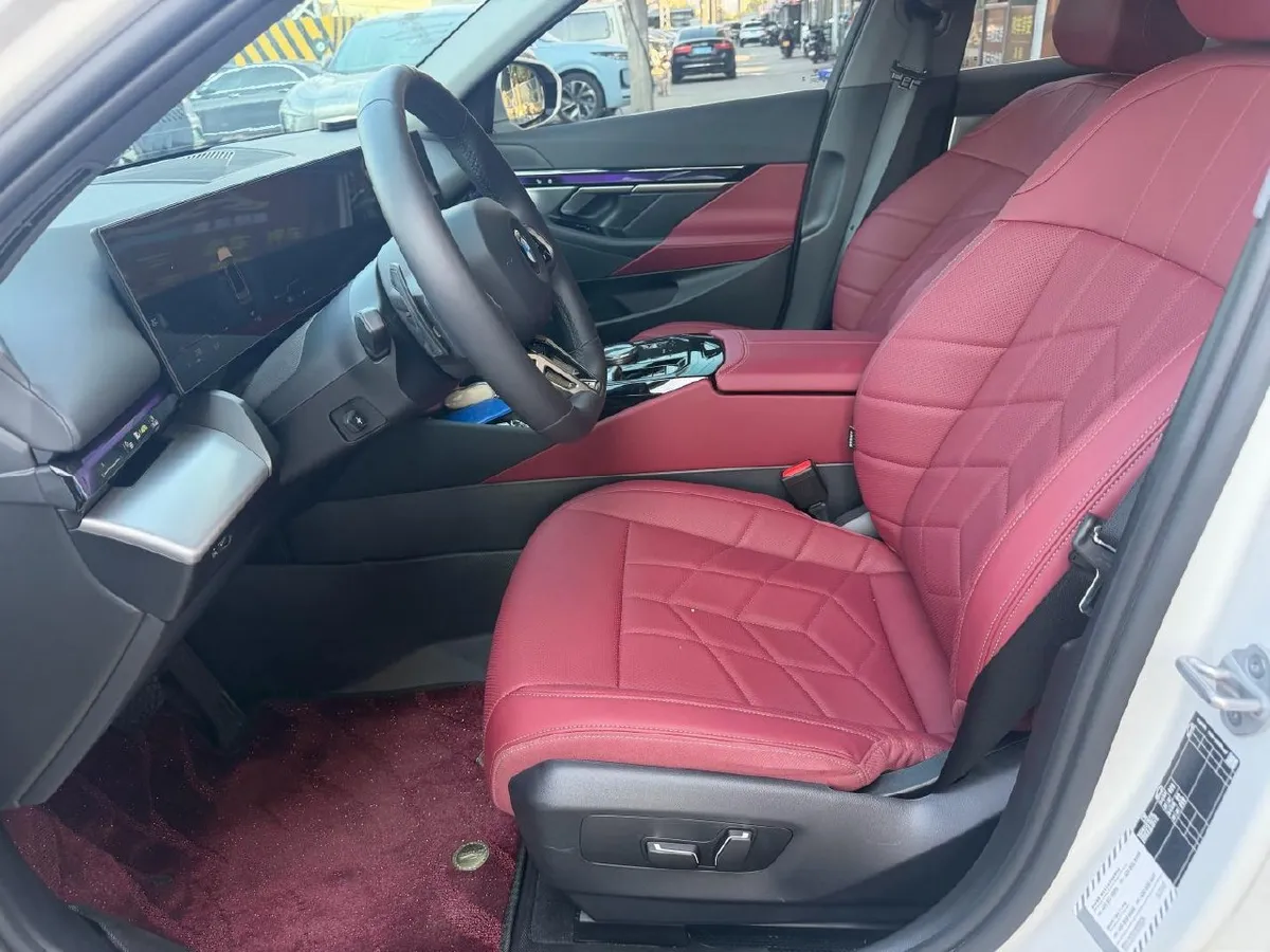 BMW 5 SERIES LUXURY 2025