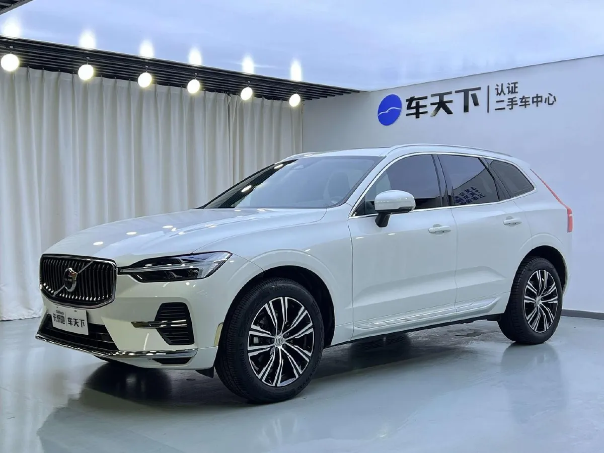 VOLVO XC60 LUXURY 2022