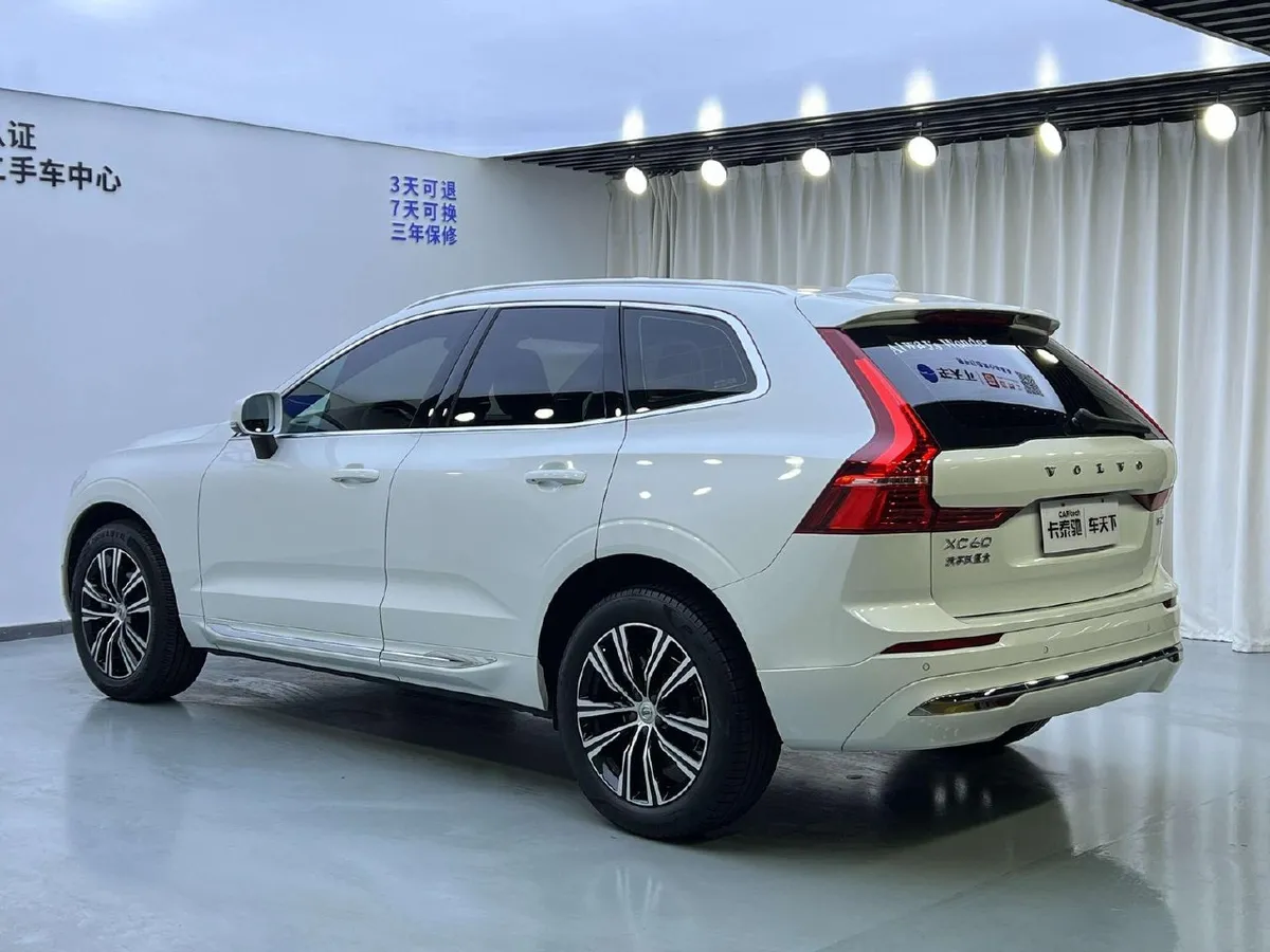 VOLVO XC60 LUXURY 2022