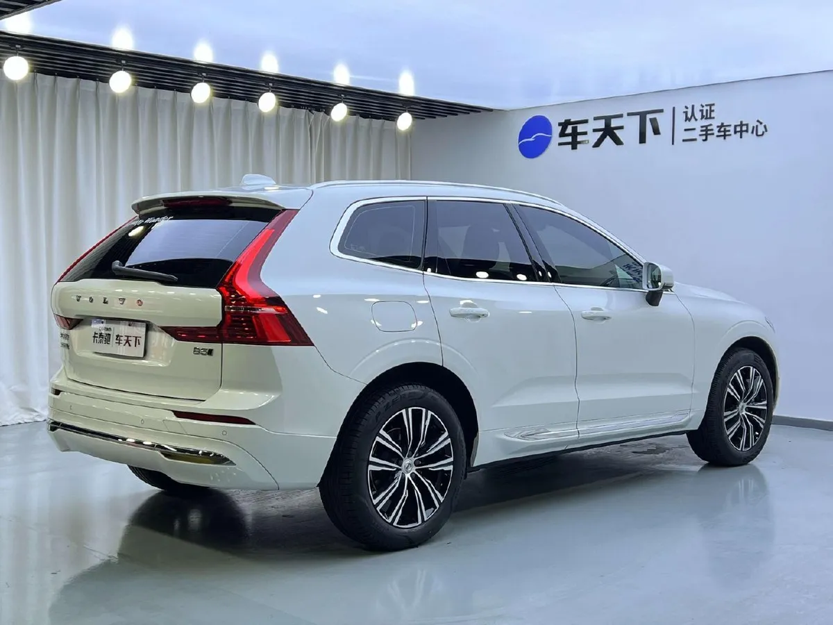 VOLVO XC60 LUXURY 2022