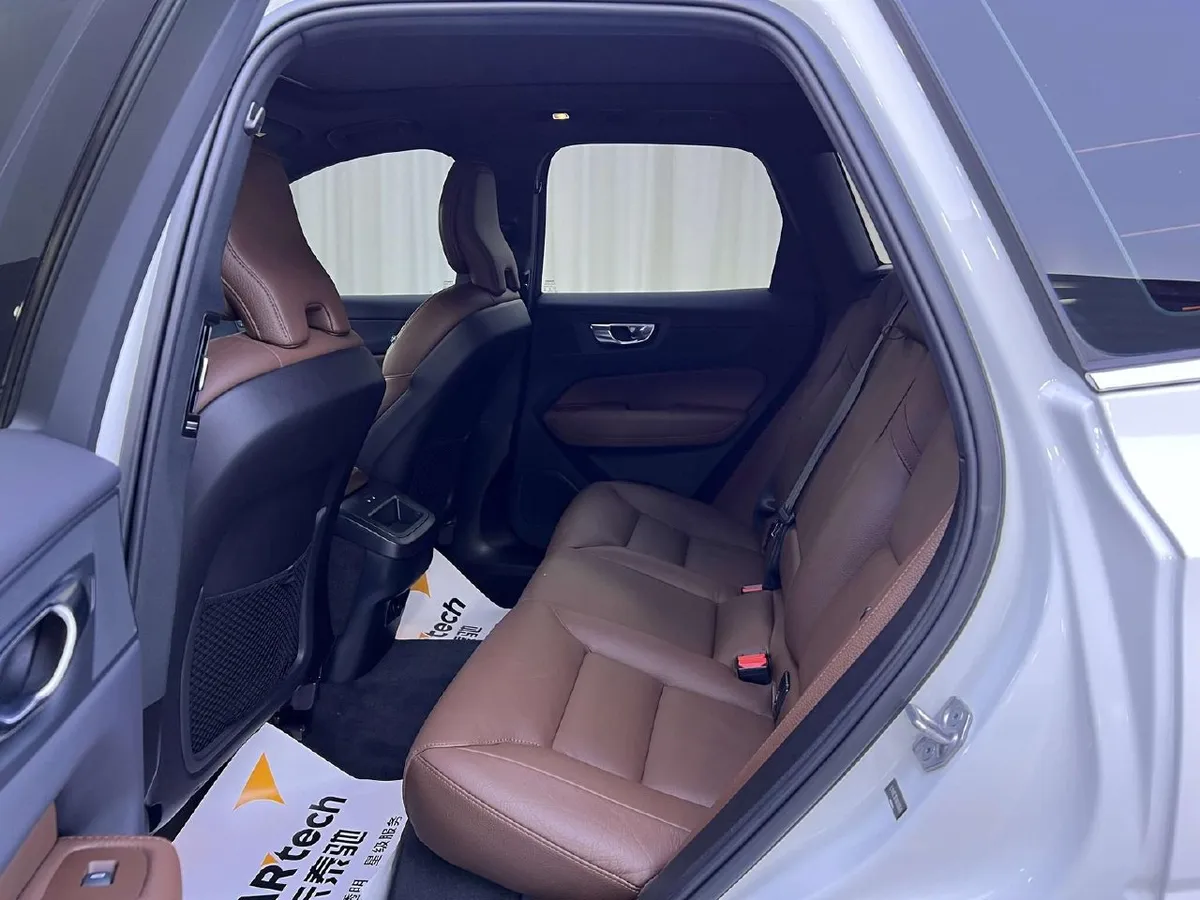 VOLVO XC60 LUXURY 2022