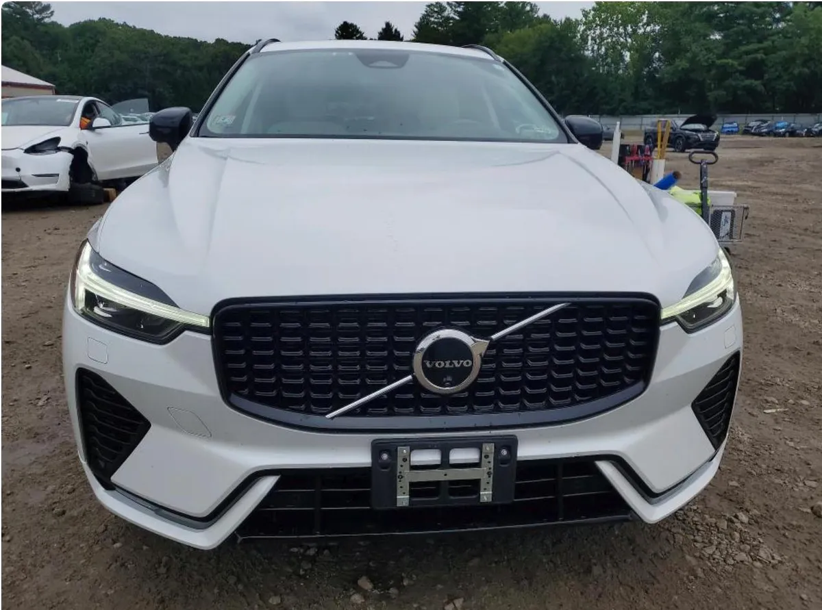 VOLVO XC60 PLUS 2024