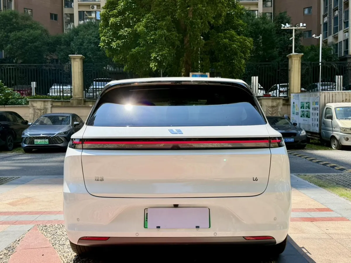 LI AUTO L6 2024