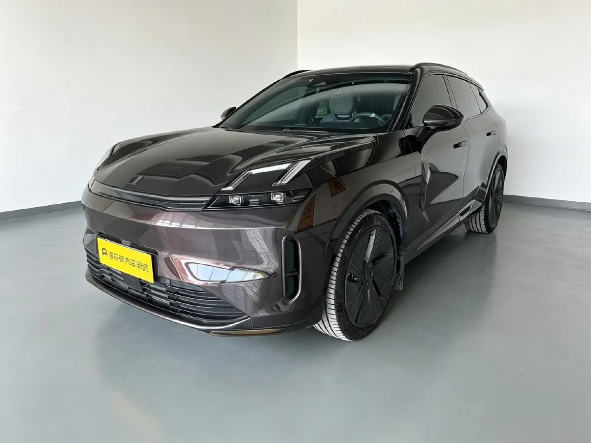 LYNK & CO 08 EM-P 2023