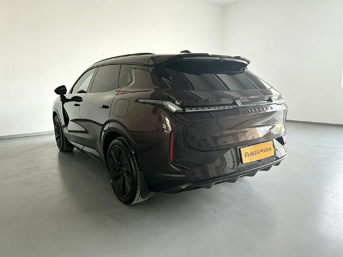 LYNK & CO 08 EM-P 2023