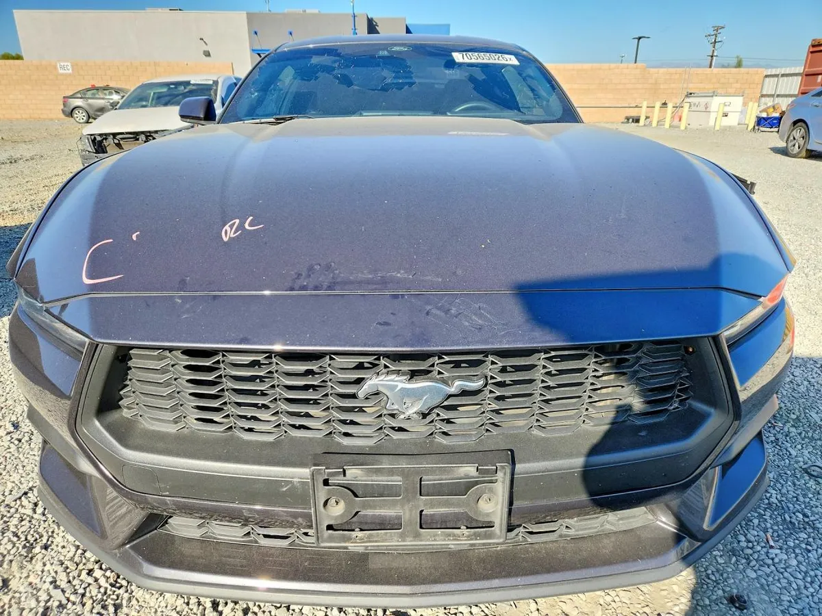 FORD MUSTANG 2024