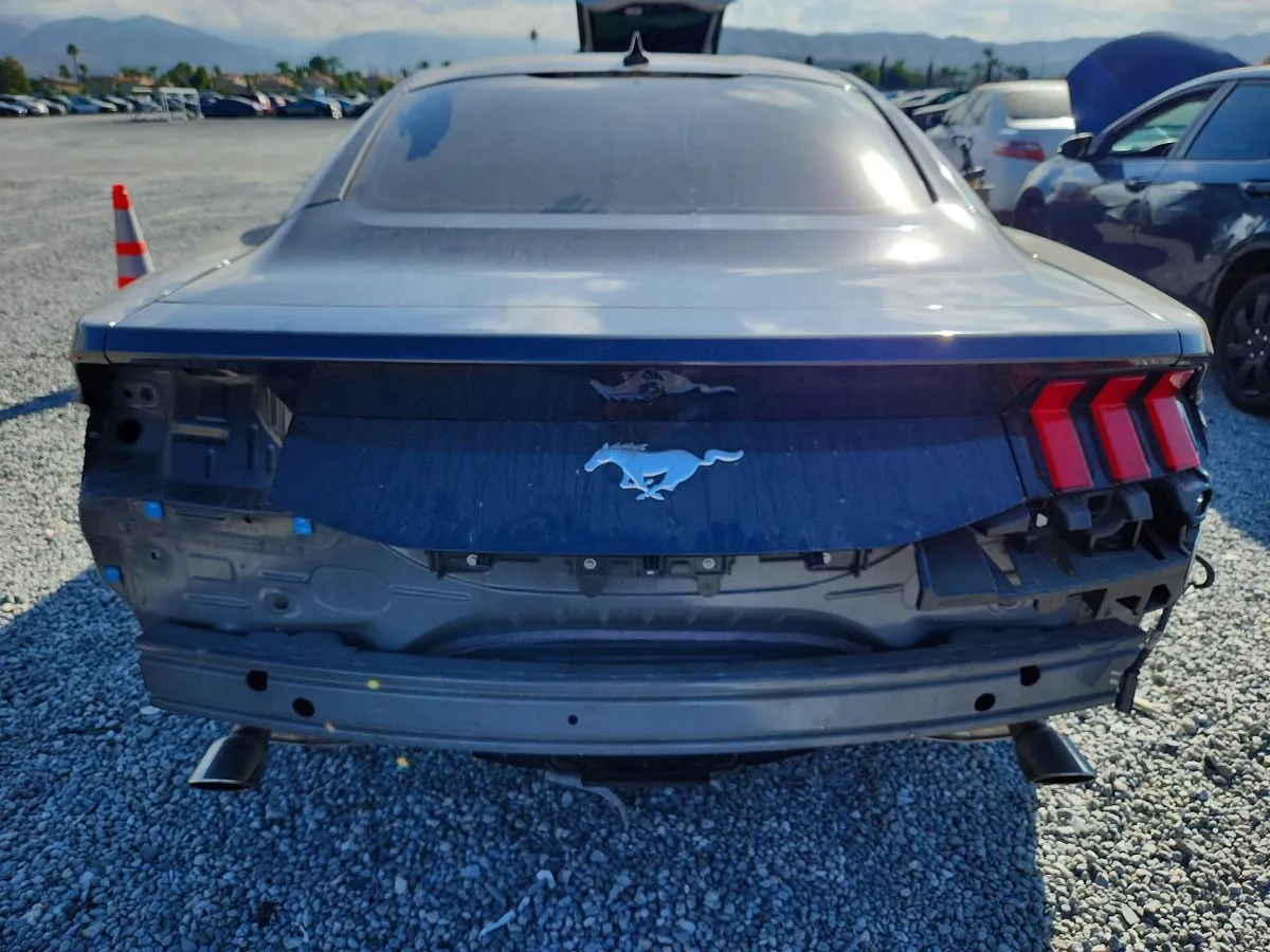 FORD MUSTANG 2024