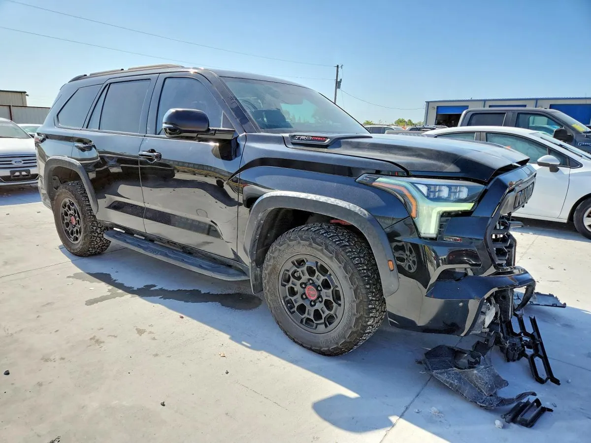 TOYOTA SEQUOIA TRD PRO 2023
