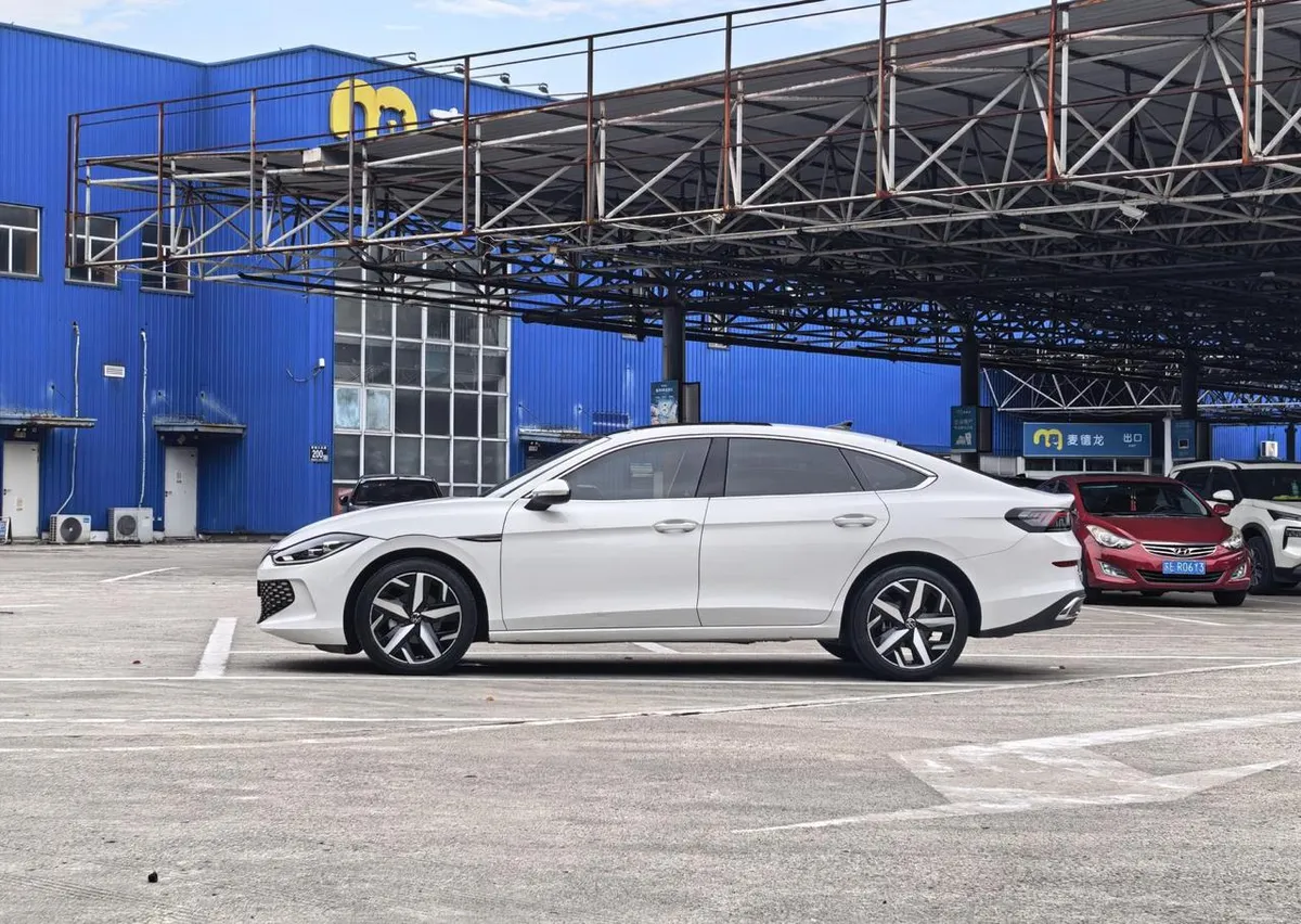 VOLKSWAGEN LAMANDO L ПРЕДМАКСИМАЛЬНАЯ 2023