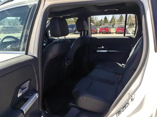 MERCEDES-BENZ GLB 2023