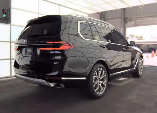 BMW X7 SPORTS ACTIVITY VEHICLE 2023