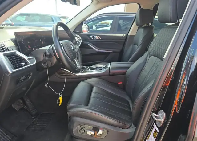 BMW X7 SPORTS ACTIVITY VEHICLE 2023