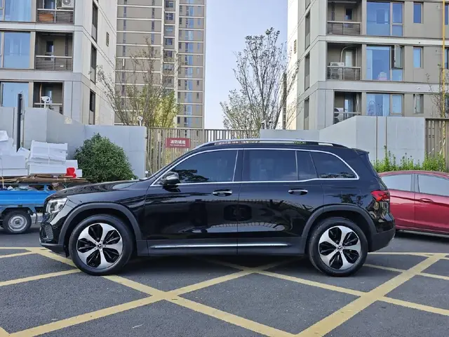 MERCEDES-BENZ GLB 2023