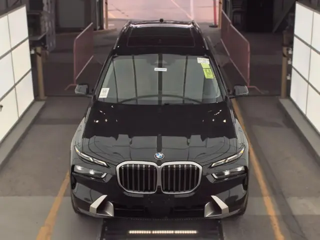 BMW X7 SPORTS ACTIVITY VEHICLE 2024