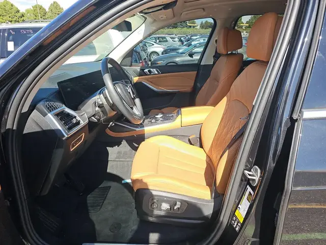 BMW X7 SPORTS ACTIVITY VEHICLE 2024