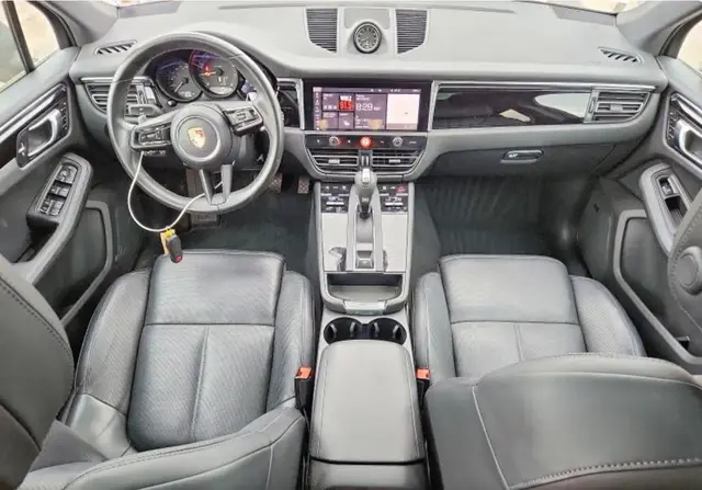 PORSCHE MACAN BASE 2023