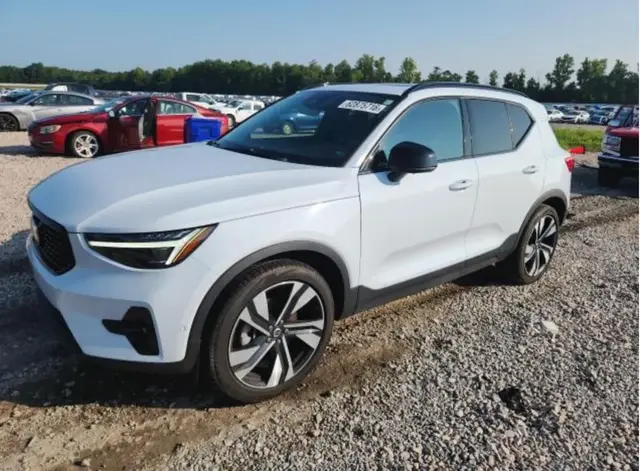 VOLVO XC40 PLUS 2024