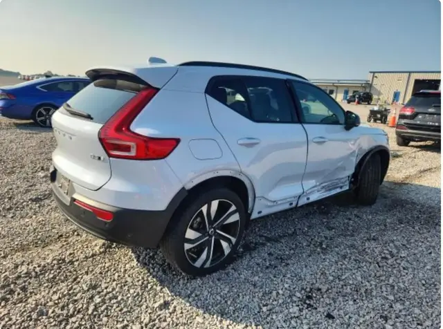 VOLVO XC40 PLUS 2024