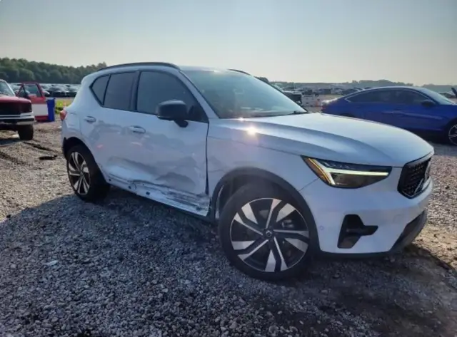VOLVO XC40 PLUS 2024