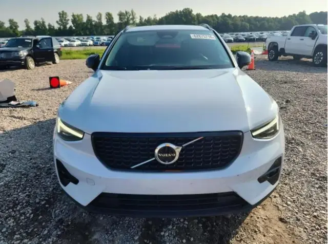 VOLVO XC40 PLUS 2024