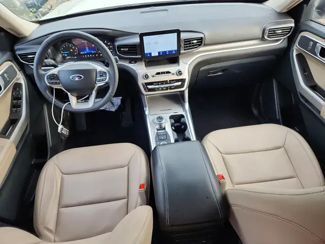 FORD EXPLORER XLT 2024