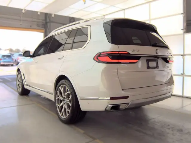 BMW X7 SPORTS ACTIVITY VEHICLE 2023