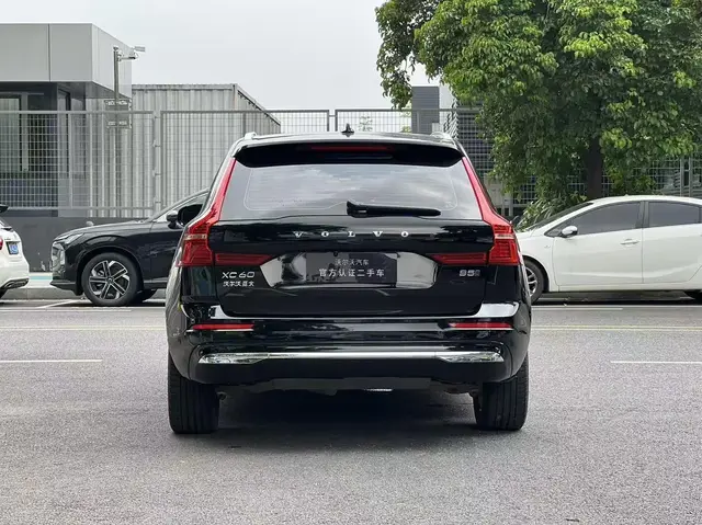 VOLVO XC60 LUXURY 2022
