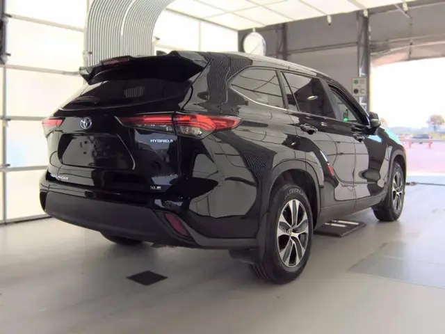 TOYOTA HIGHLANDER HYBRID XLE 2023