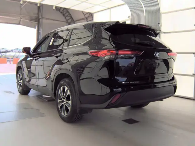 TOYOTA HIGHLANDER HYBRID XLE 2023