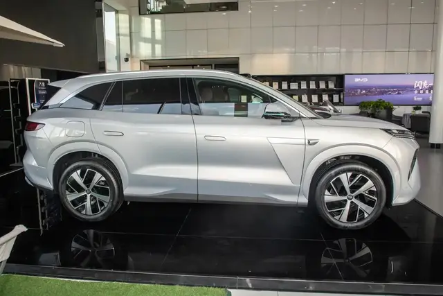 BYD TANG L DM-P 200KM 2025