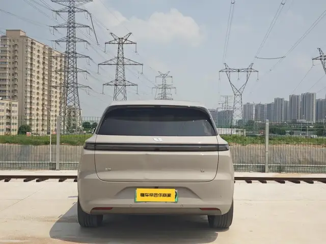 LI AUTO L6 2024