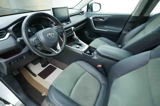 TOYOTA RAV4 PREMIUM EDITION 2022