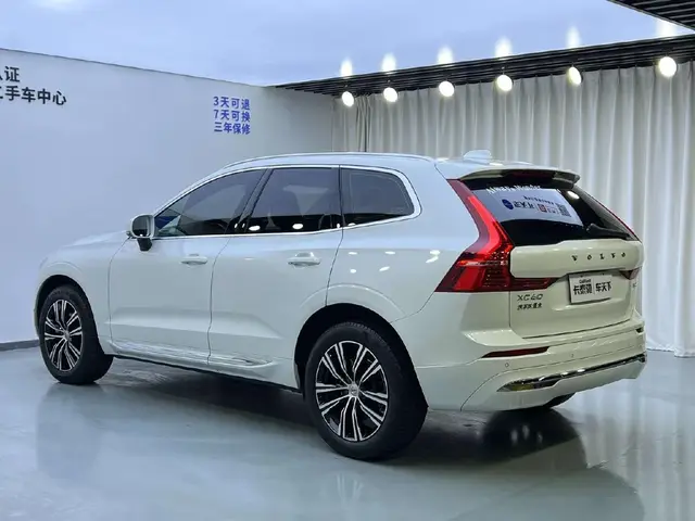 VOLVO XC60 LUXURY 2022