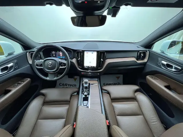 VOLVO XC60 LUXURY 2022