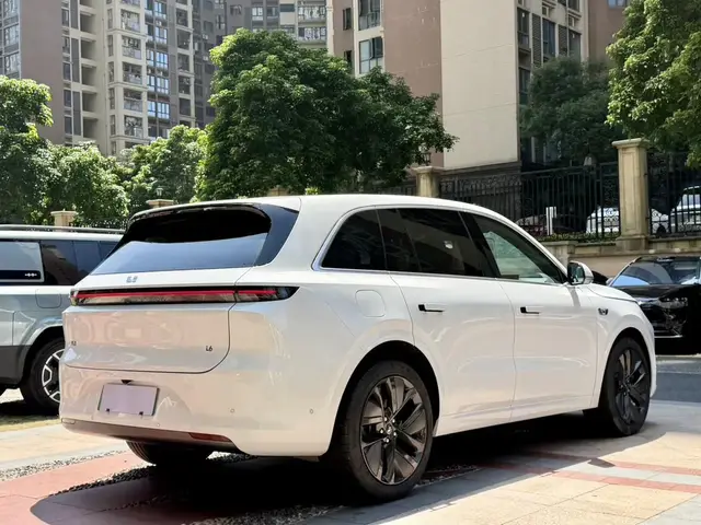 LI AUTO L6 2024