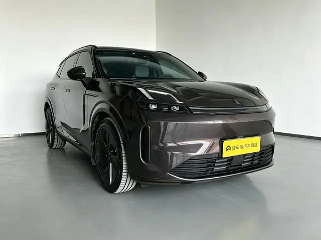 LYNK & CO 08 EM-P 2023