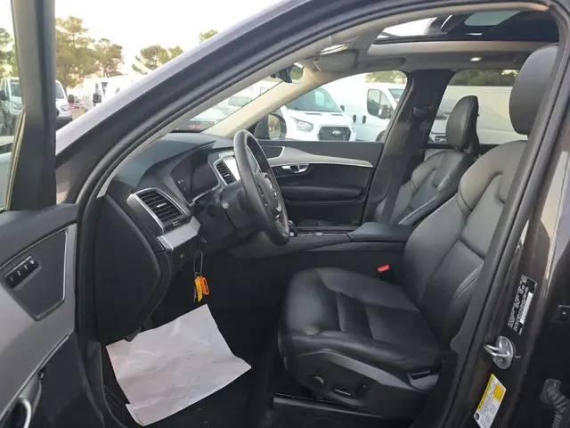 VOLVO XC90 B5 CORE BRIGHT 2024