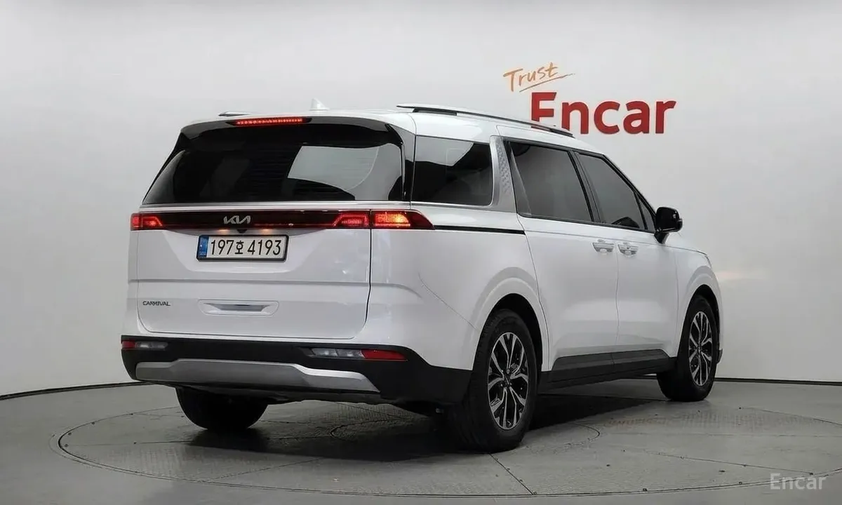KIA CARNIVAL PRESTIGE 2023