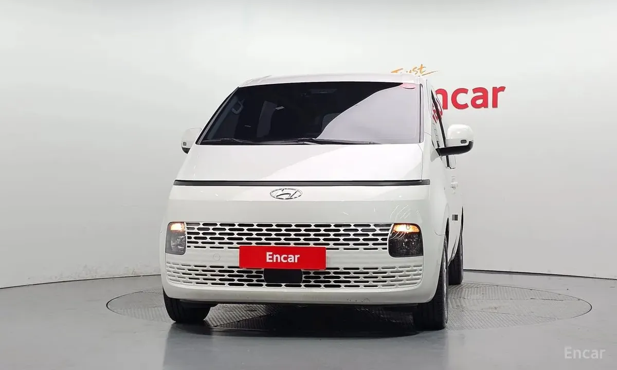 HYUNDAI STARIA 9-SEATER 2022