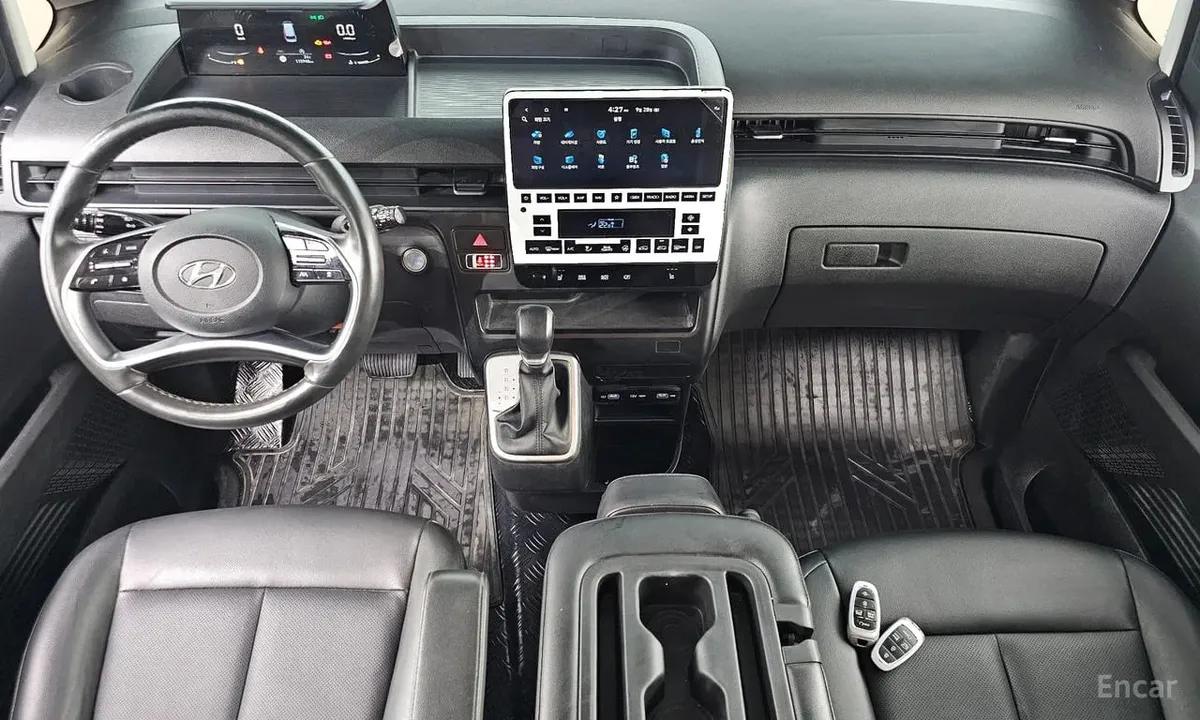 HYUNDAI STARIA 9-SEATER 2022