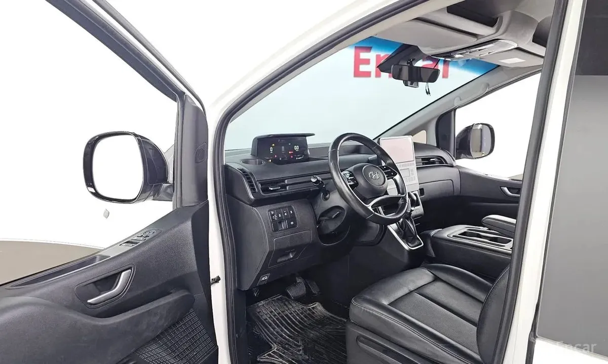 HYUNDAI STARIA 9-SEATER 2022