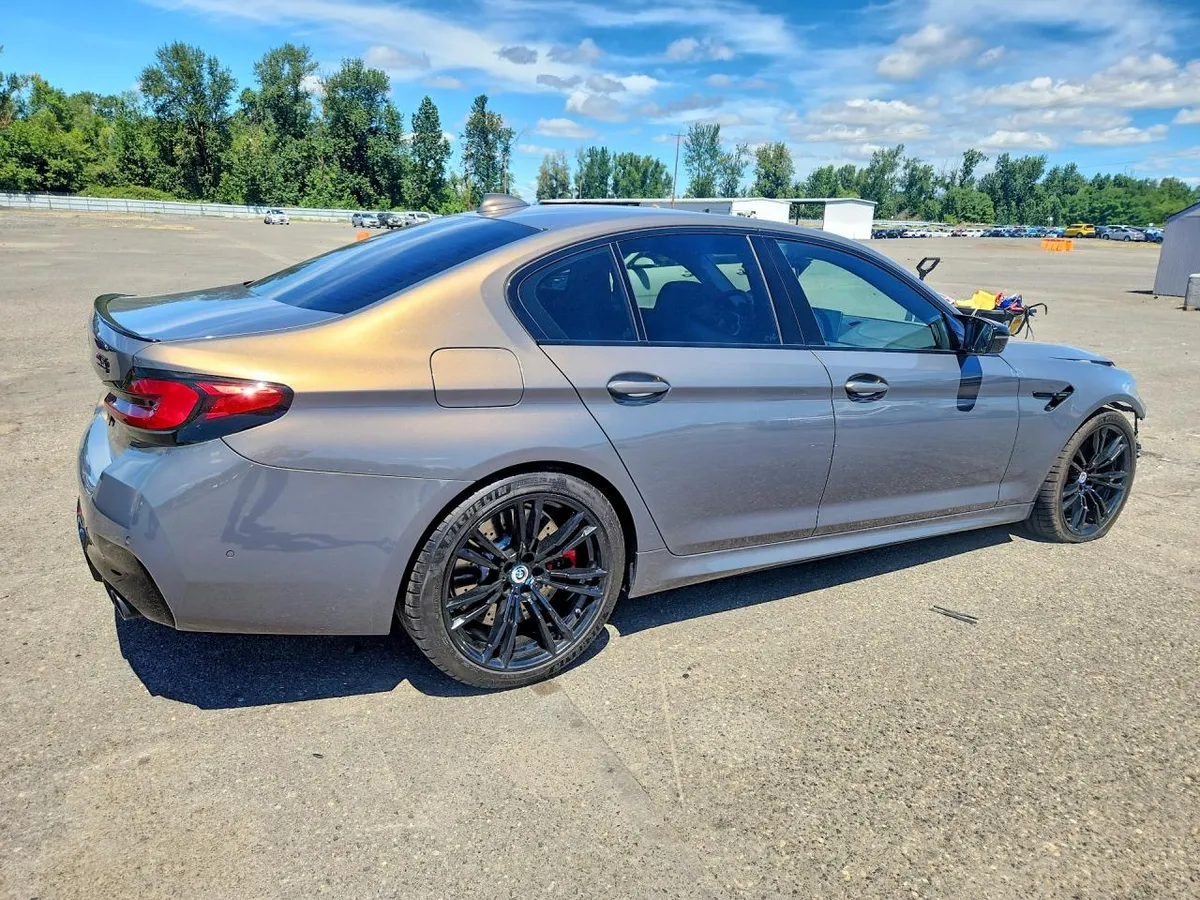 BMW M5 2022