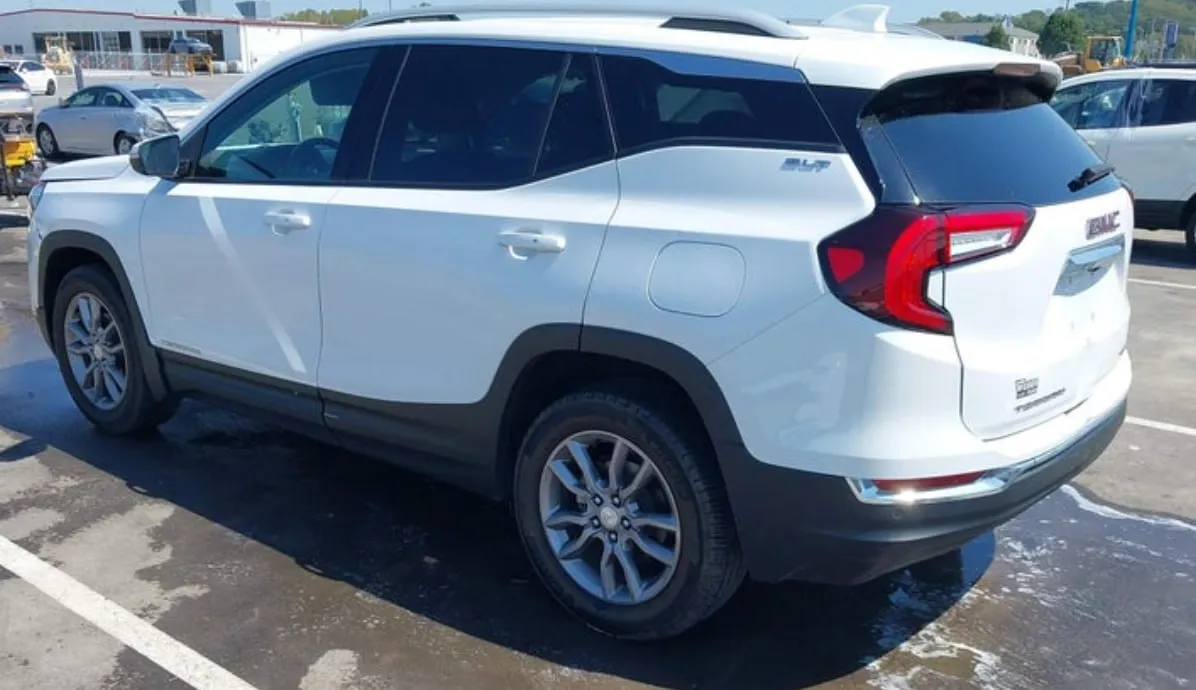GMC TERRAIN SLT 2023